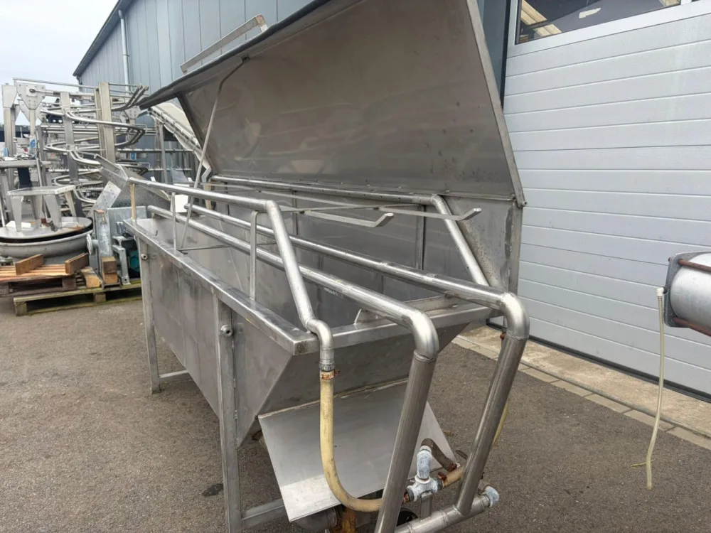 Crate washer, Manual