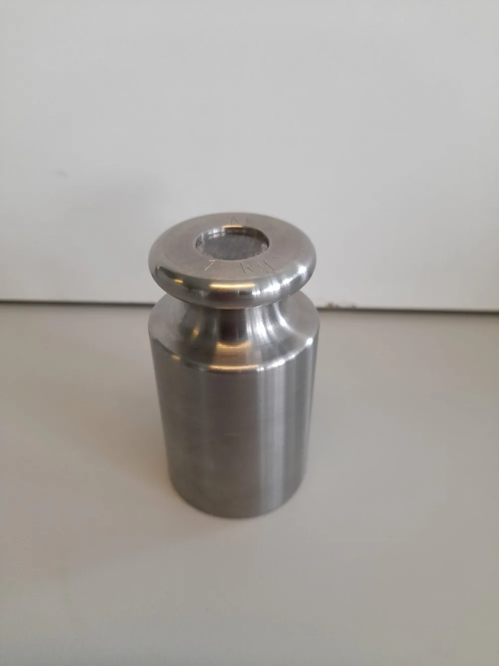Calibration weight 1 kg (b)