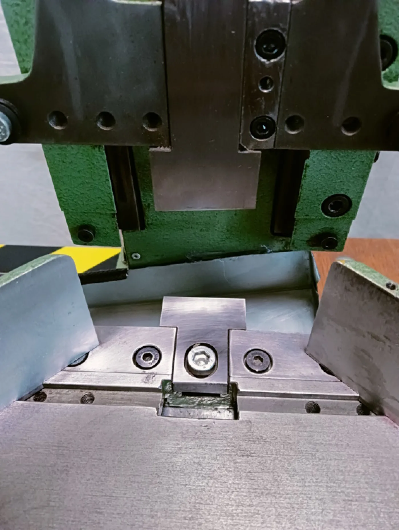 Eckenrundstoßmaschine Foellmer M - 4