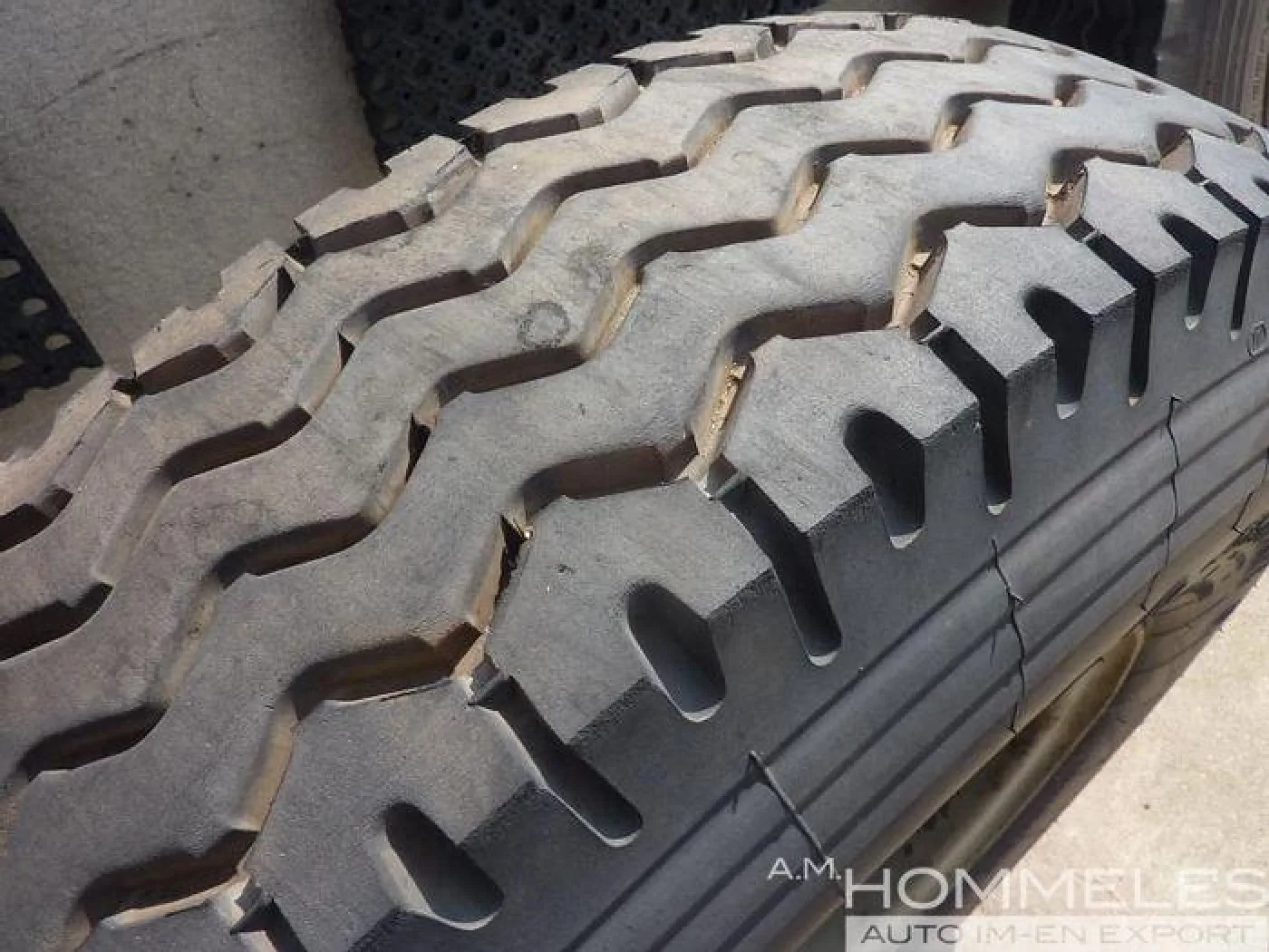 11.00r20 tire - 4