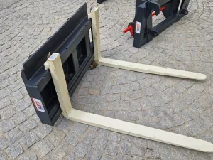 BIG Palettengabel 2 t mit Bobcat 90 cm Aufnahme