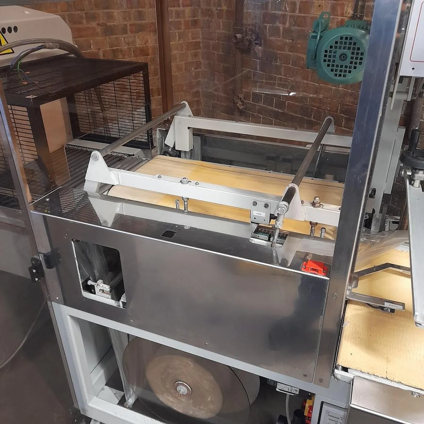 Rochman L-Sealer Shrink Wrapping Machine - 5