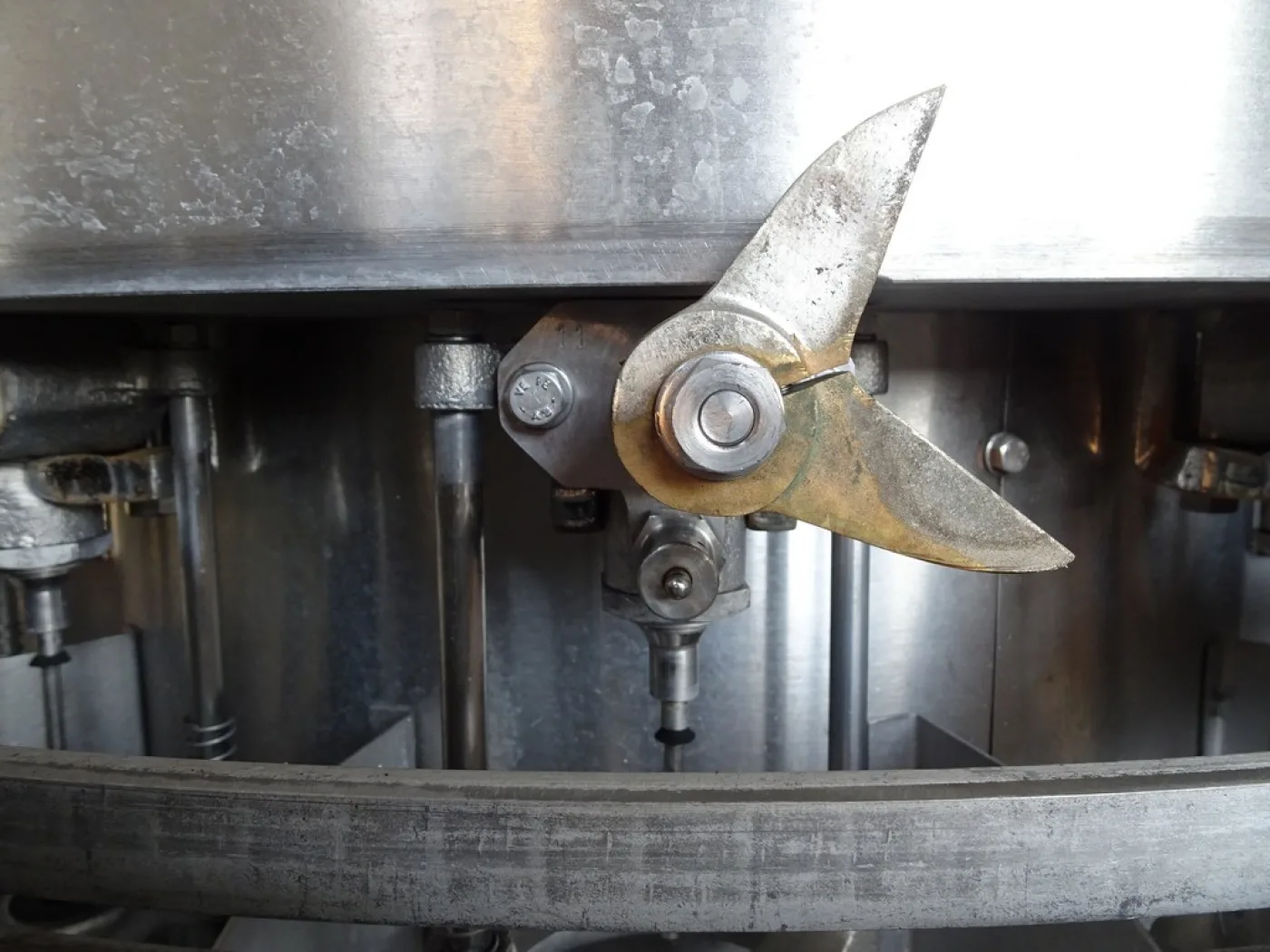 CORTESI ISOBARIC FILLER, YEAR 1980, 12 VALVES, SECOND-HAND MACHINE - 3