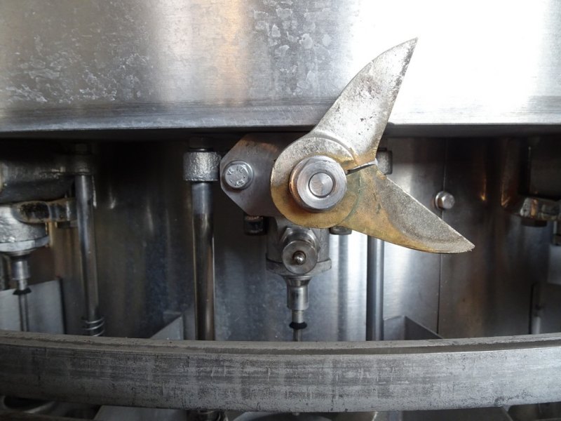 CORTESI ISOBARIC FILLER, YEAR 1980, 12 VALVES, SECOND-HAND MACHINE