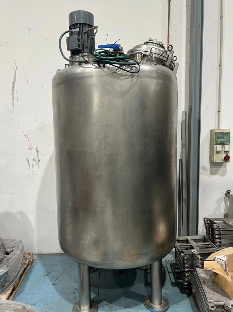 2.400 LITRES STAINLESS STEEL TANK WITH AGITATION, VACUUM PUMP AND CONTROL PANEL