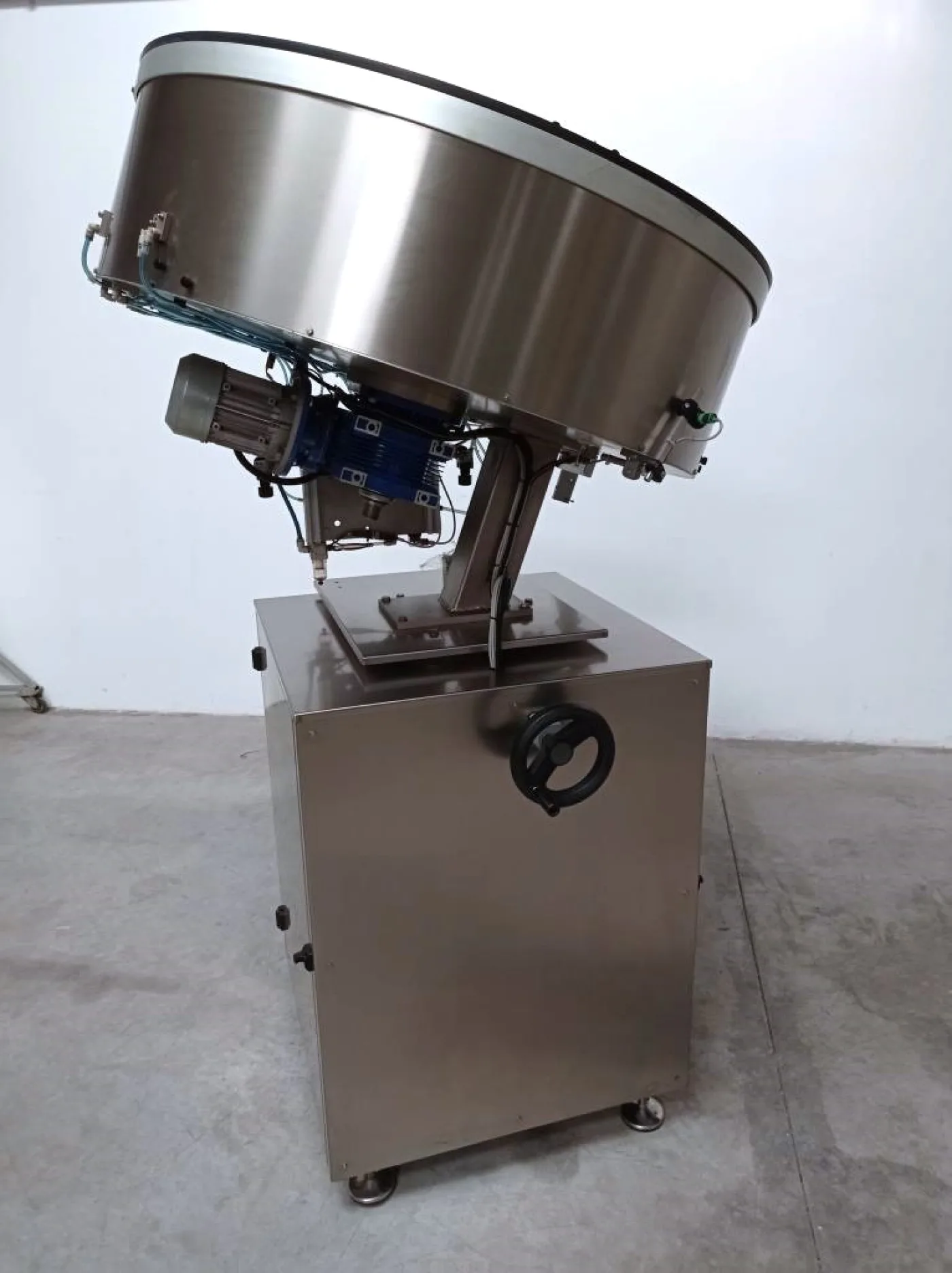 ORIENTATORE ALIMENTATORE PER TAPPI – SARG Mod. STM120 - 2