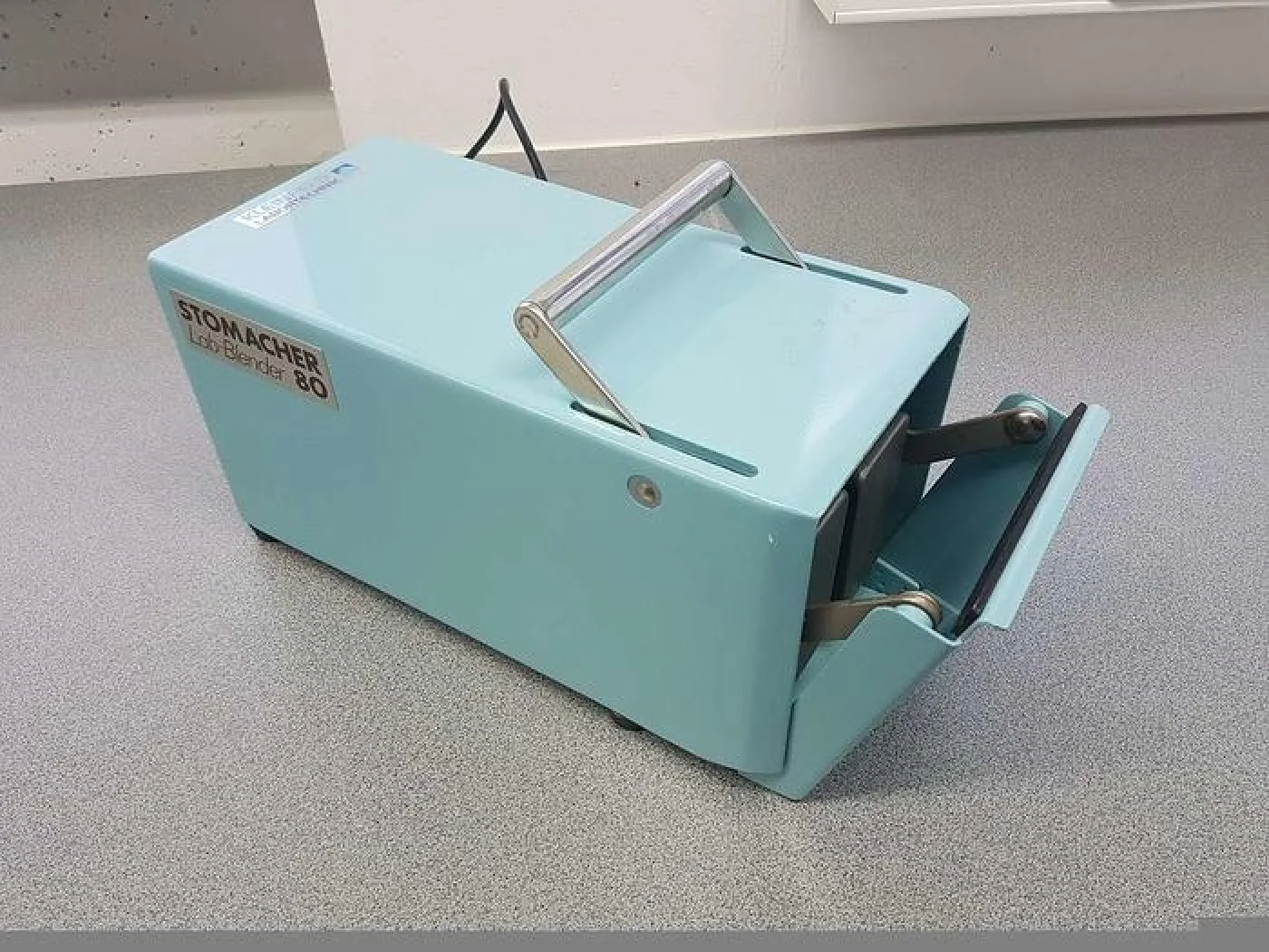 SEWARD Sotmacher Lab-Blender 80 Paddle Blender - 3
