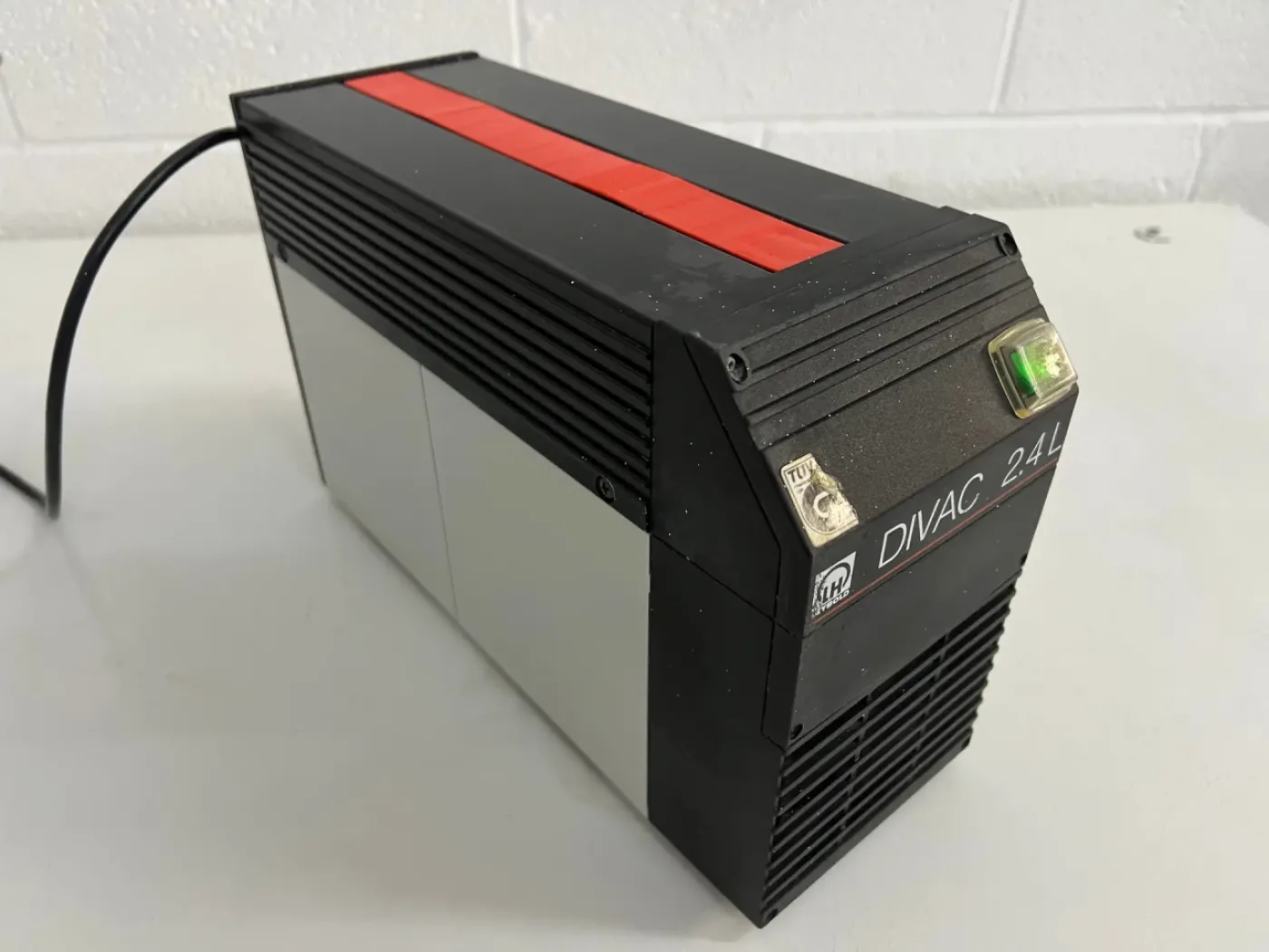 DIVAC 2.4 L Vacuum Pump - 3