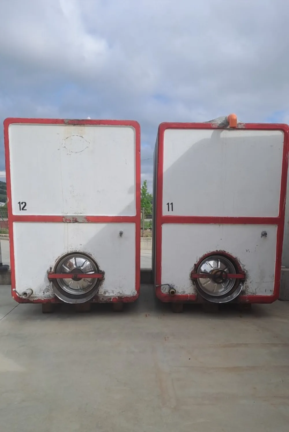 CONCRETE TANKS FOR WINE CAPACITY LITERS 2500 (HL 25), SECON HAND EQUIPMENT