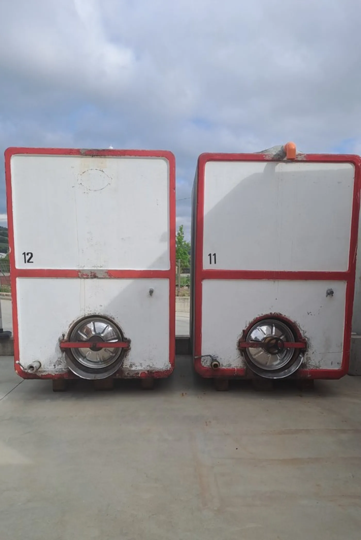 CONCRETE TANKS FOR WINE CAPACITY LITERS 2500 (HL 25), SECON HAND EQUIPMENT - 1