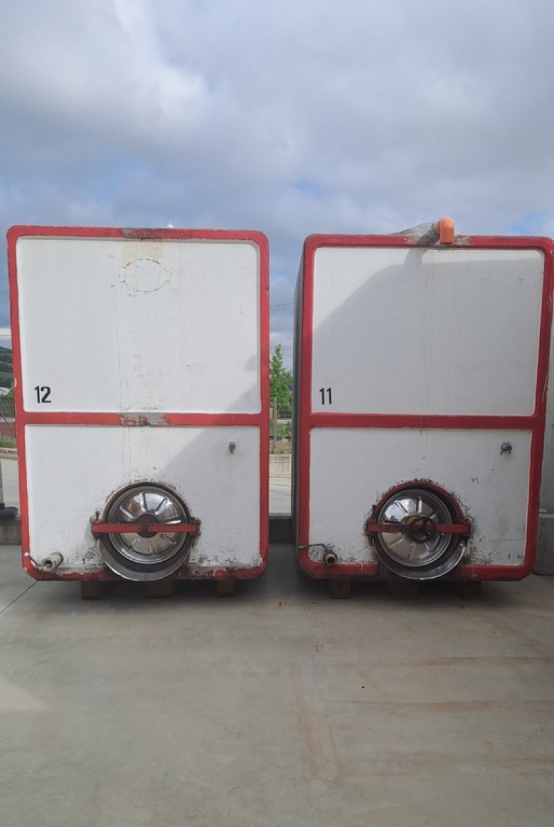 CONCRETE TANKS FOR WINE CAPACITY LITERS 2500 (HL 25), SECON HAND EQUIPMENT