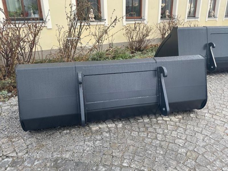 BIG SUN Schwergutschaufel 250 cm mit Kramer / Claas Scorpion Aufnahme