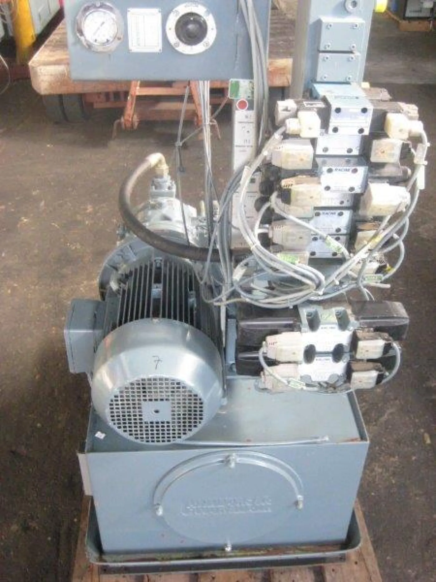 UNIVERSAL Hydraulik 1987 - 3