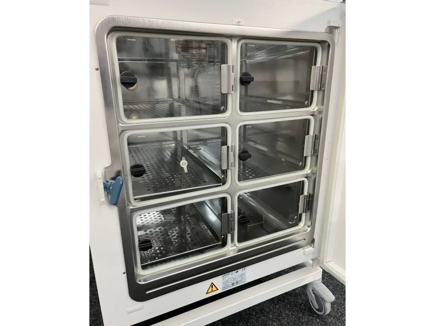 Thermo Scientific HERAcell 240i Tri-Gas Incubator - 4