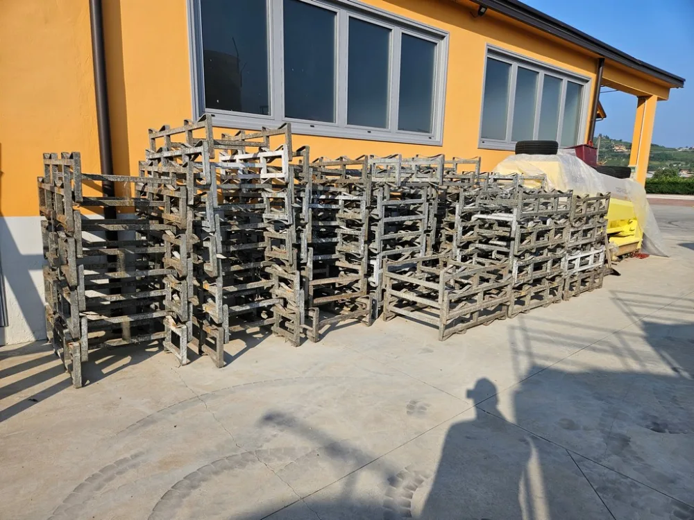 DOUBLE SUPPORTS FOR BARRIQUES IN GALVANIZED IRON, SECOND-HAND EQUIPMENT