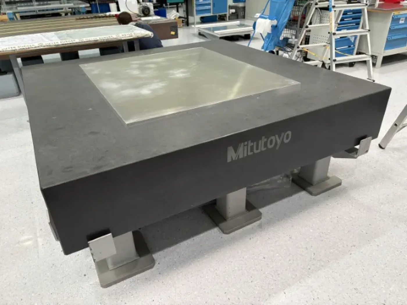 2000 x 2000 x 350 MITUTOYO - 1