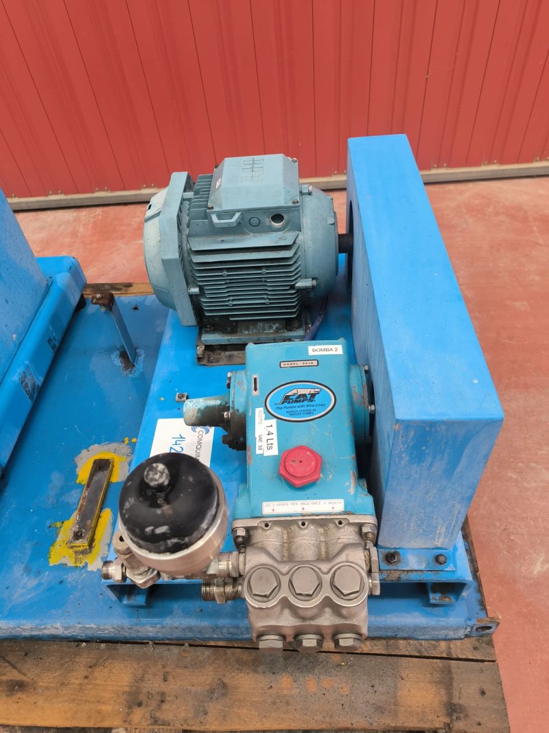 TRIPLE PLUNGER PUMP CAT PUMPS 661D 2.7 m3/h 207 bar