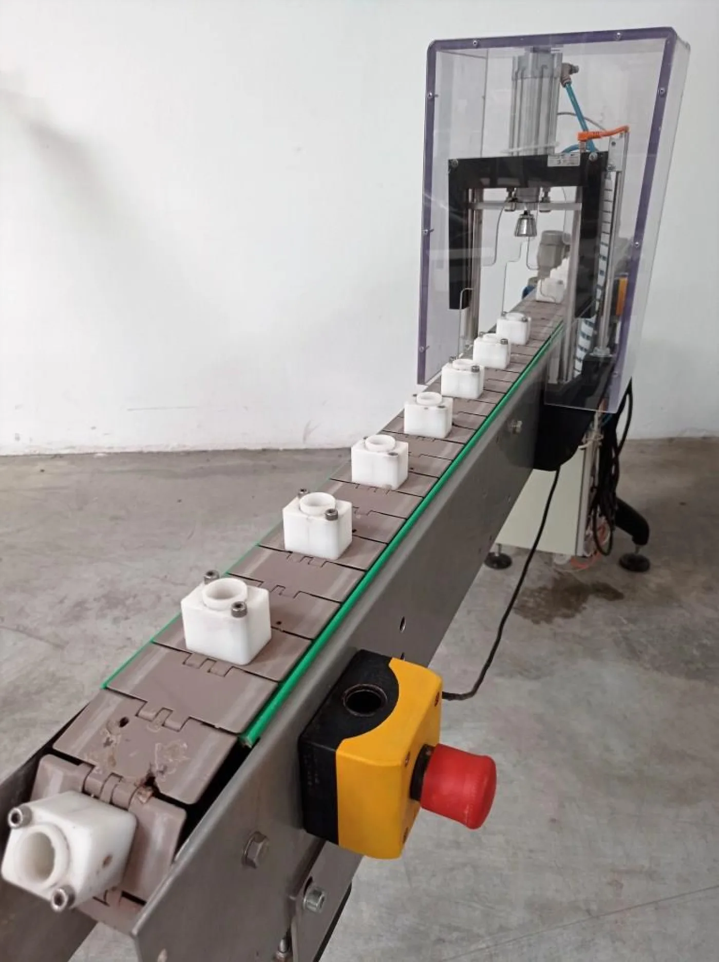 NASTRO TRASPORTATORE A TAPPARELLE CON TAPPATTRICE PNEUMATICA - 3