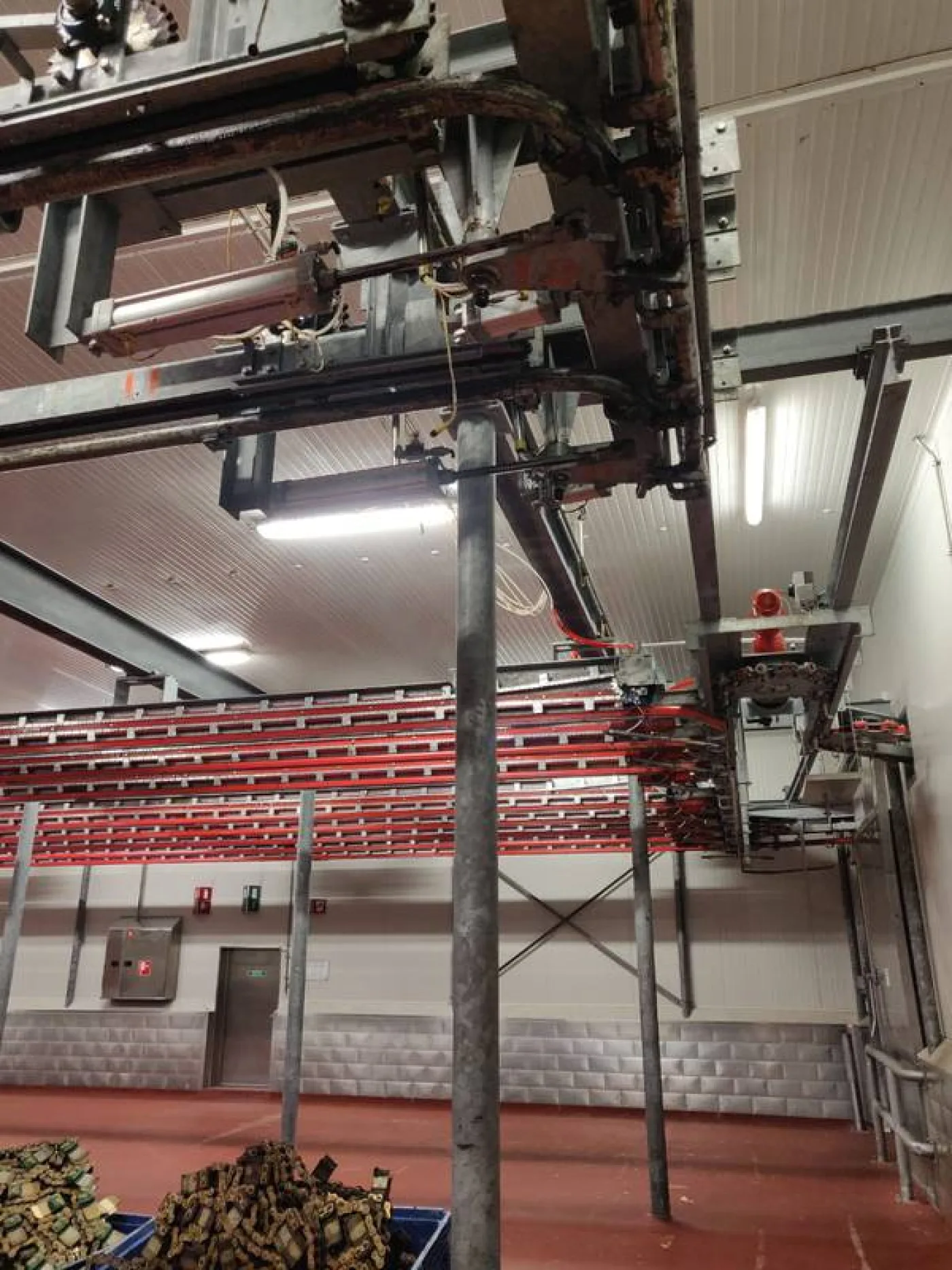 Automatic cold store conveyor and rail system - 2