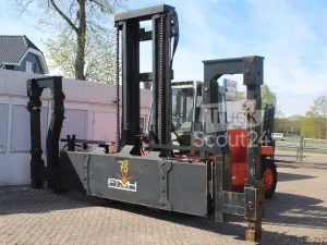 Kalmar DC 13.6-600 empty container handler