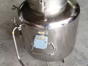 SERBATOIO IN ACCIAIO INOX CON AGITATORE E SPRAYBALL CAPACITÀ 20 LT