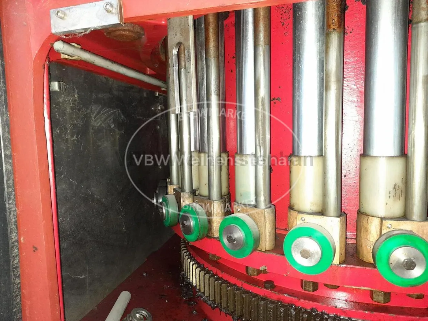 Bottle filler and capper - 8