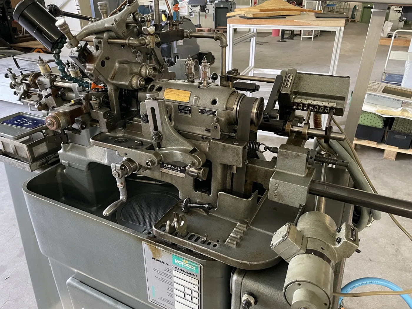 TOUR AUTOMATIQUE A DECOLLETER “TORNOS” TYPE T-4 - 3