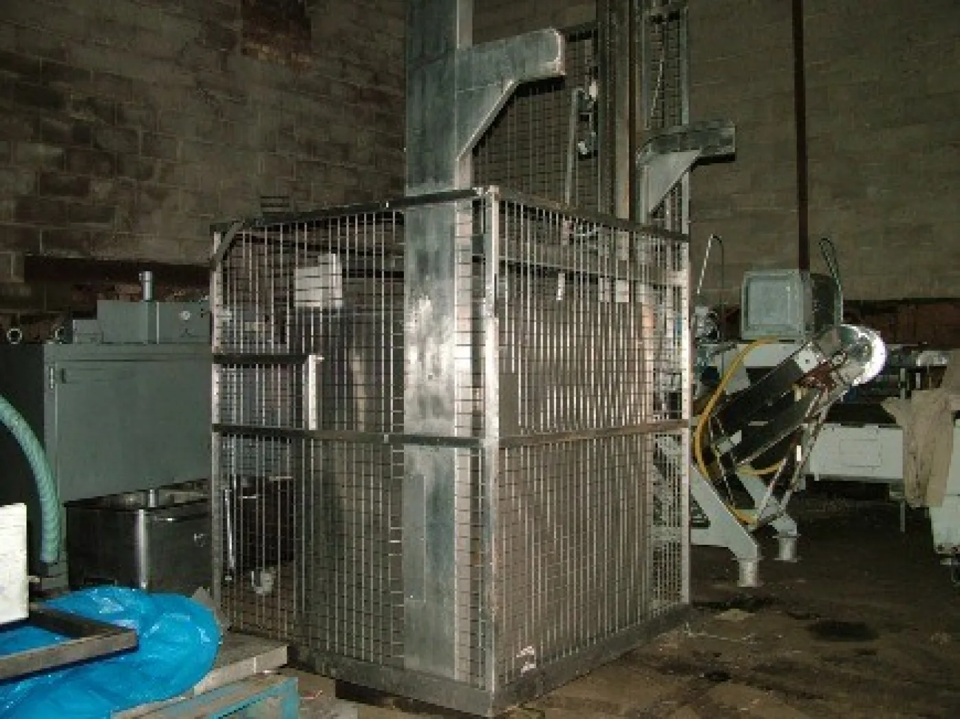 Dolav Tipping Hoist - 1
