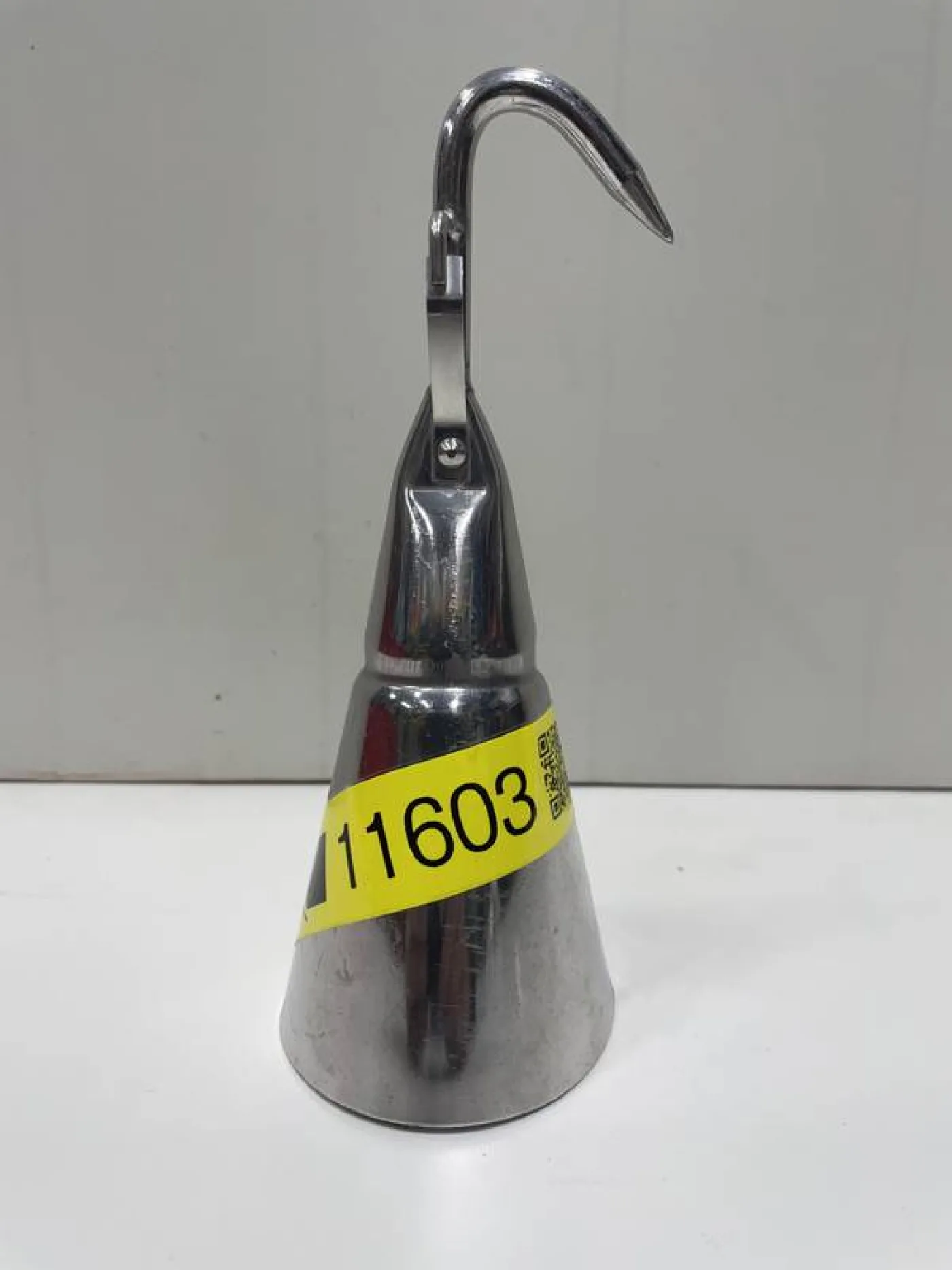 Bell scraper w. nail hook - 1