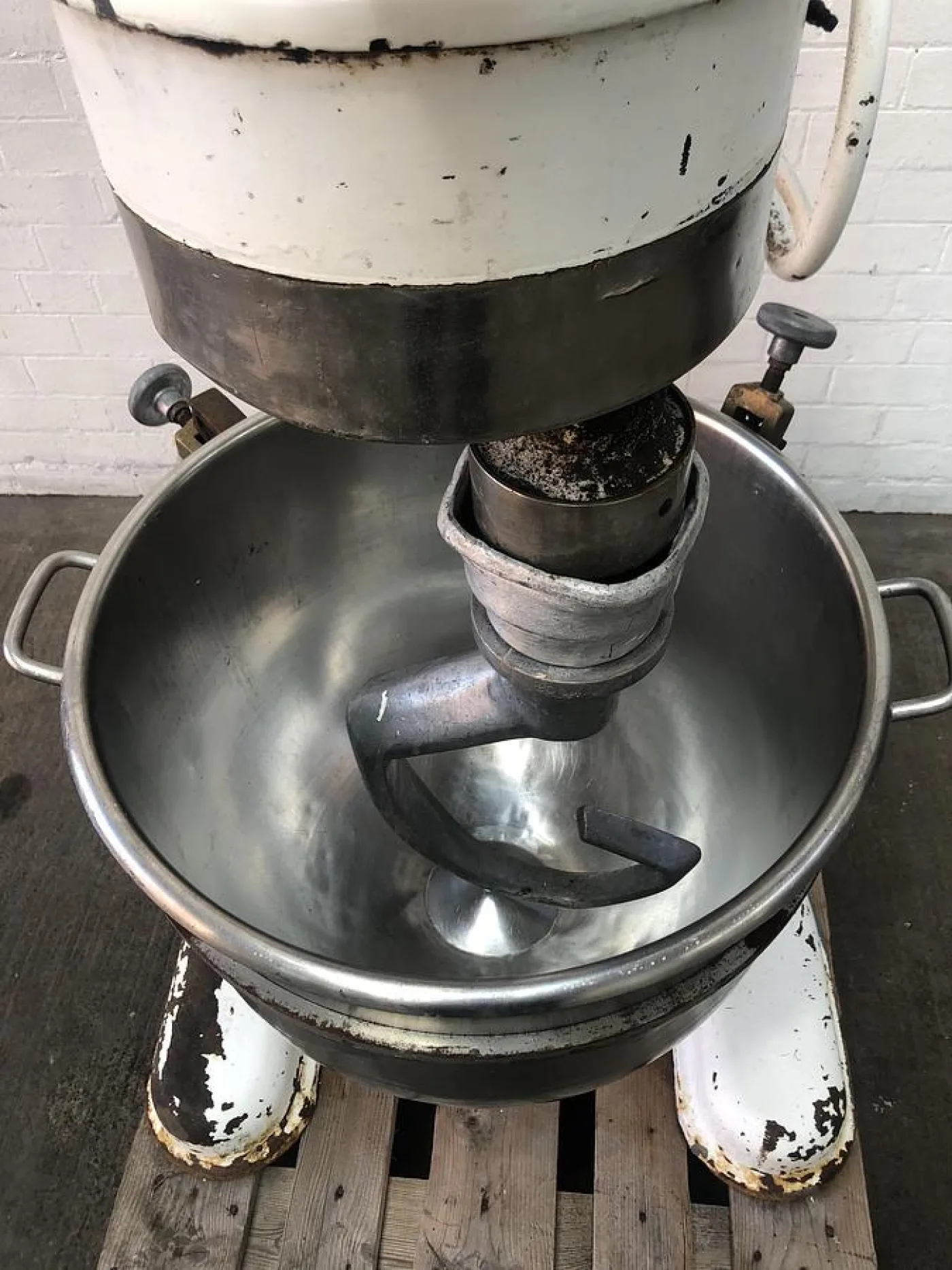 John Hunt 80Ltr Planetary Mixer with Stainless Steel Bowl and Dough Hook - 4