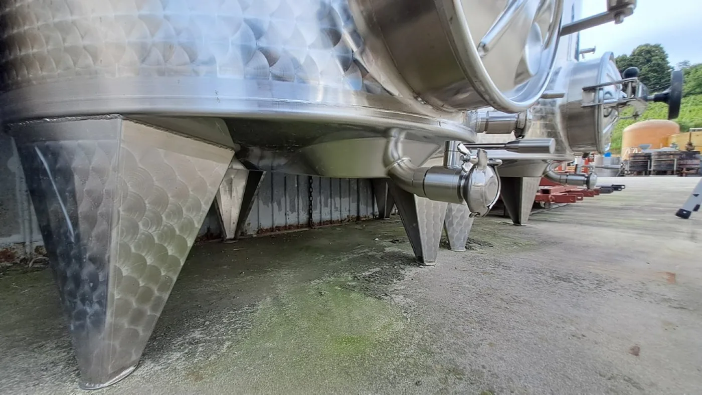 STAINLESS STEEL TANKS, CAPACITY 1700 LITERS, STORAGE MODEL ROUNDED BOTTOM, NEW EQUIPMENT - 4