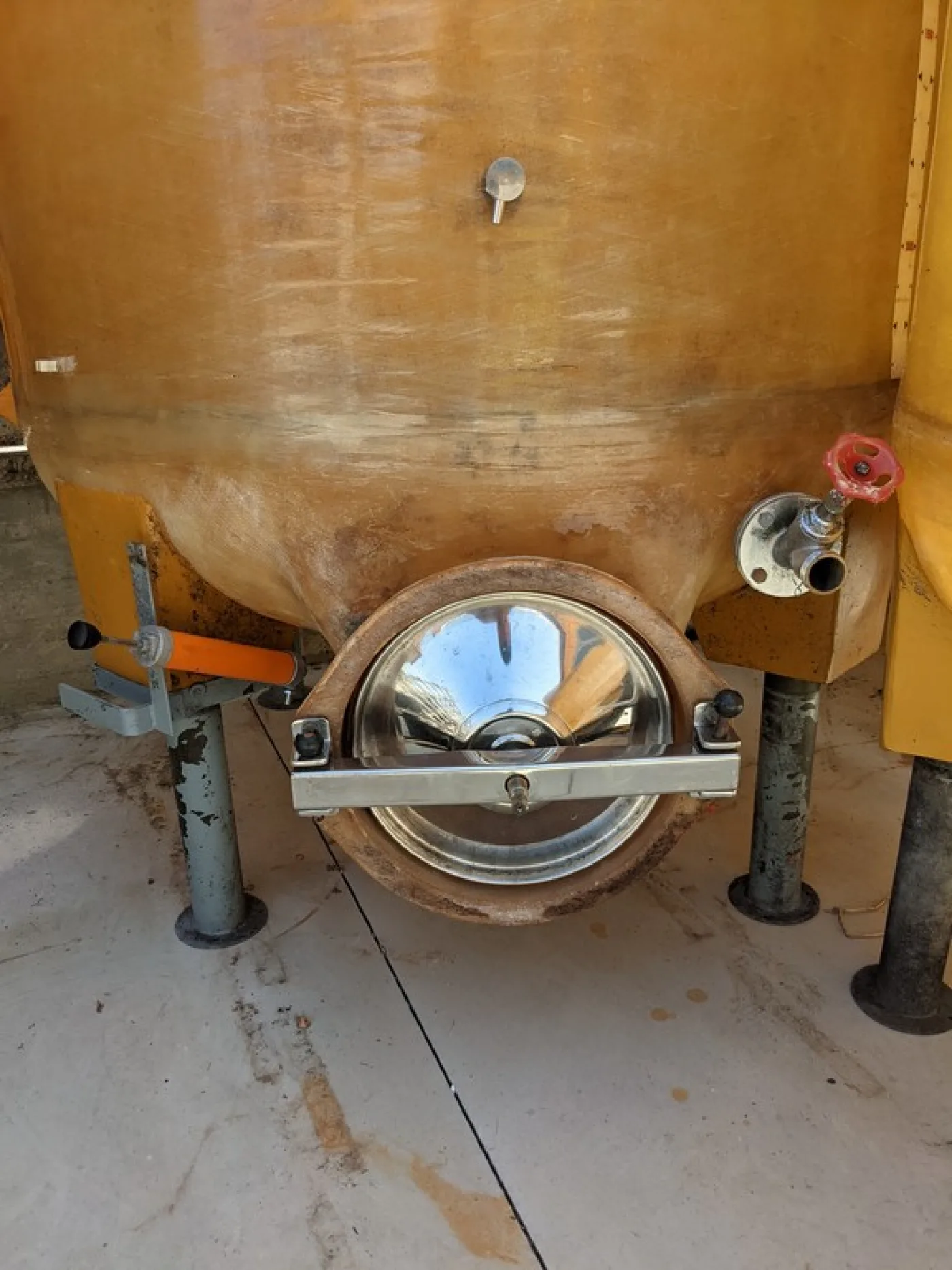 FIBERGLASS TANKS VARIABLE CAPACITY FIRM CMP, CAPACITY HL 75 ABOUT, ON LEGS, BOTTOM TO DRAIN OFF, SECOND-HAND EQUIPMENT - 6