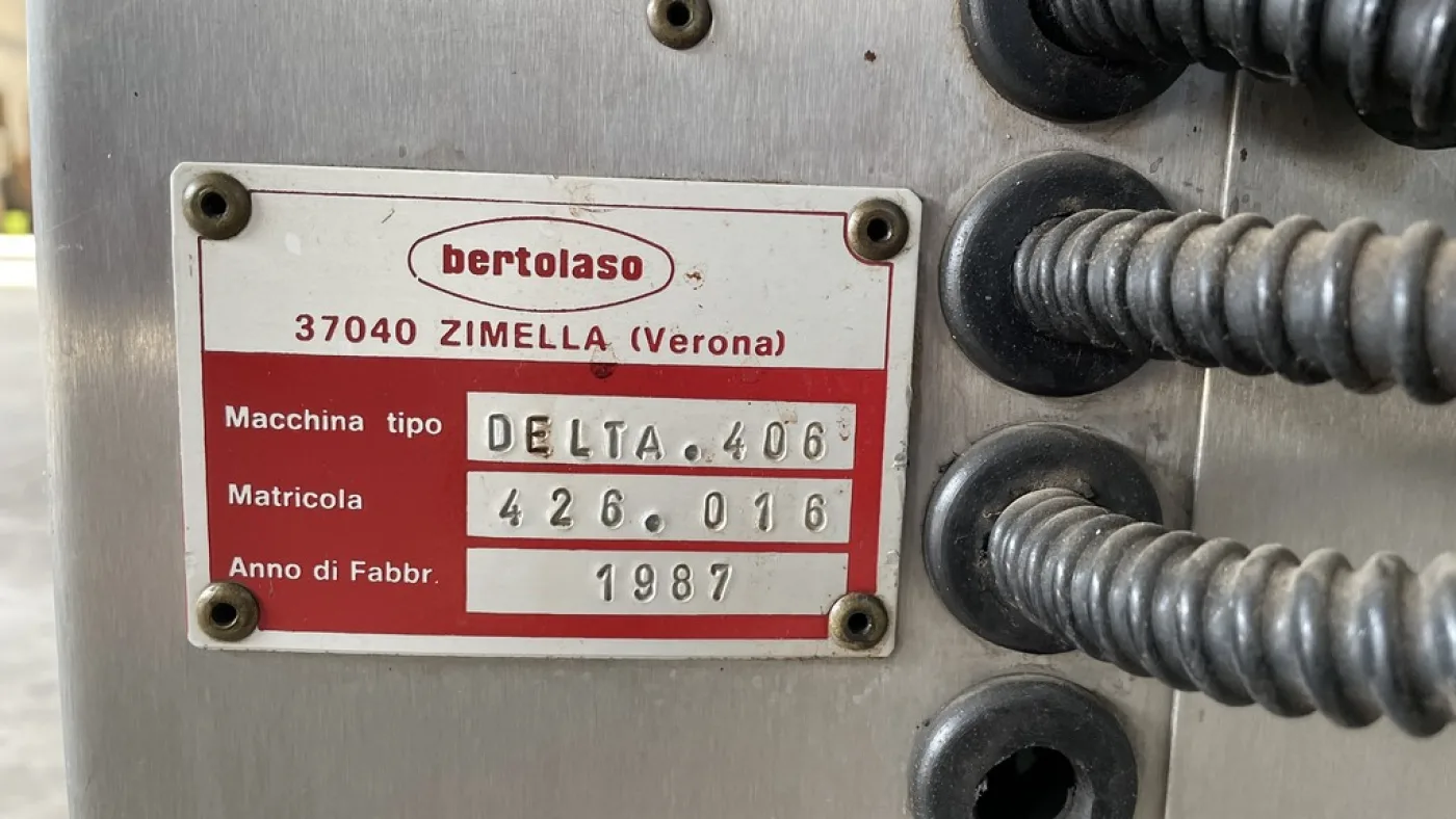 CORKING MACHINE BERTOLASO 6 HEADS FOR NATURAL CORK, MODEL DELTA 406S, SECOND-HAND MACHINE - 6