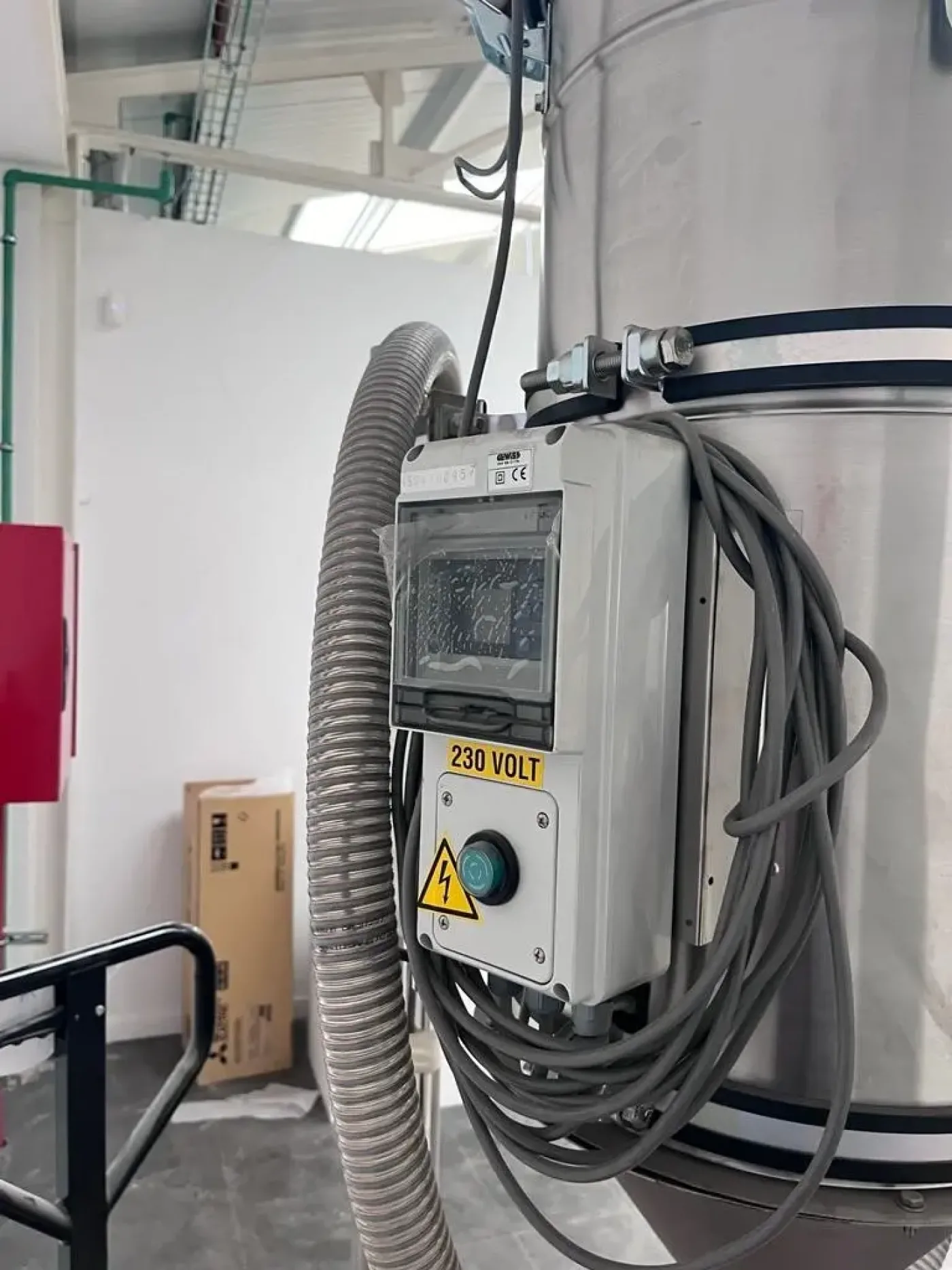 NILFISK A136X VACUUM CLEANER - 2