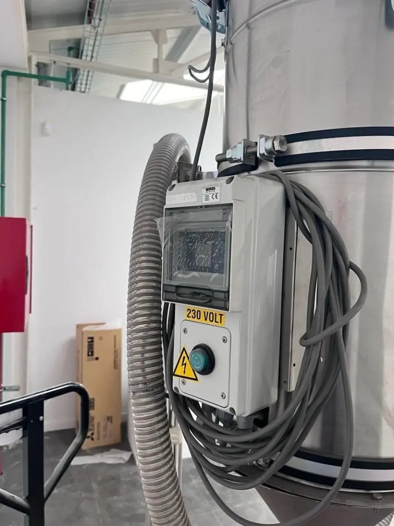 NILFISK A136X VACUUM CLEANER