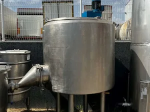 USED STAINLESS STEEL TANK 1,000 LITERS WITH JACKET, AGITATION AND HERMETIC HEATING INSTALLATION