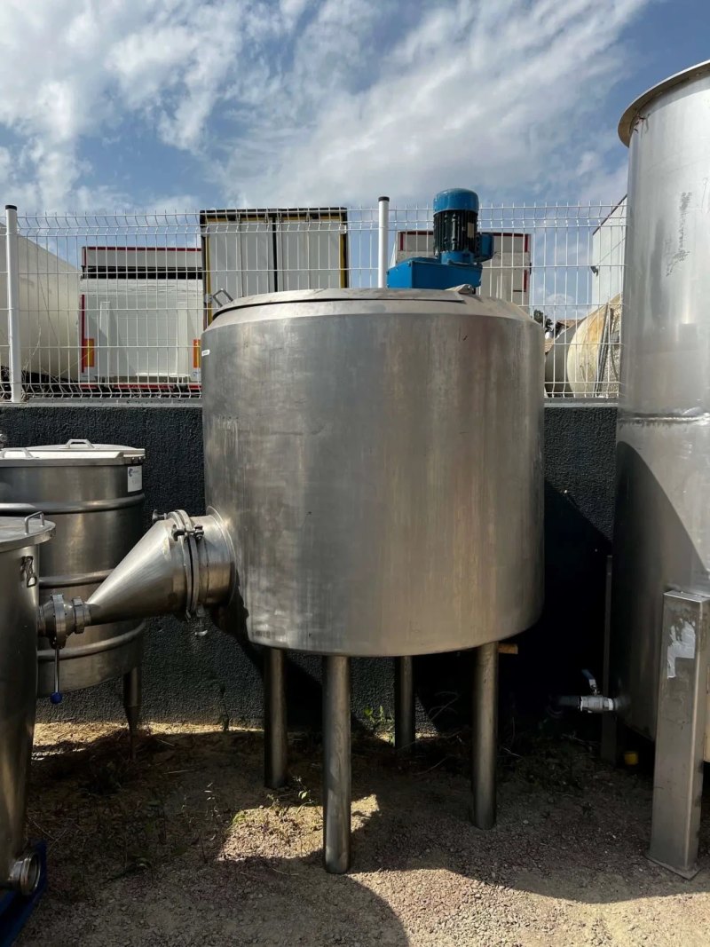 USED STAINLESS STEEL TANK 1,000 LITERS WITH JACKET, AGITATION AND HERMETIC HEATING INSTALLATION