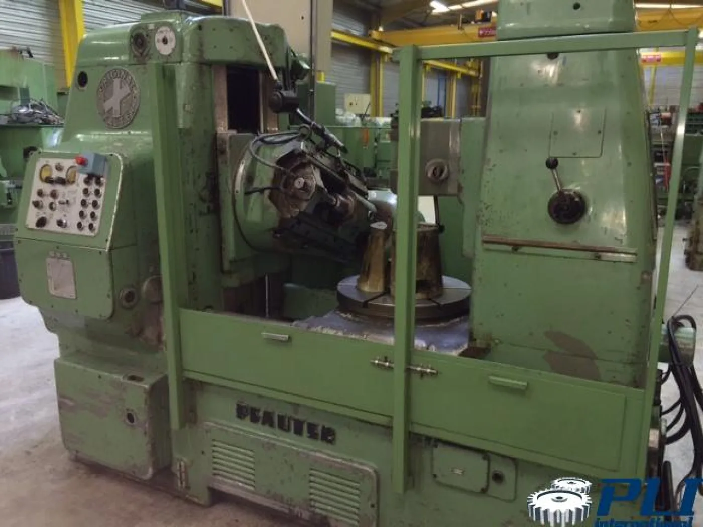 Gear cutting machine with vertical hob – PFAUTER P 630 - 7