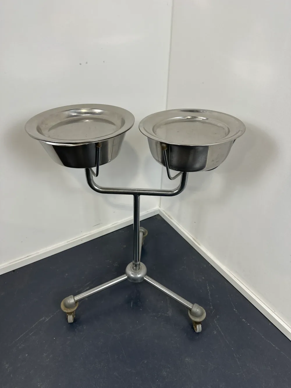 Schüsselfahrwagen mit 2 Schüsseln