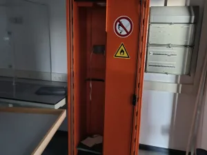 2058 - Used Düperthal safety cabinet for compressed gas cylinders
