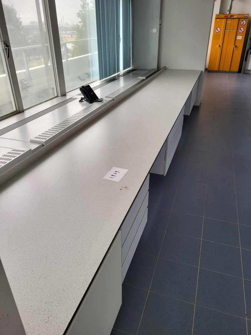 1909 – Used S+B Laboratory wall table (550 cm)
