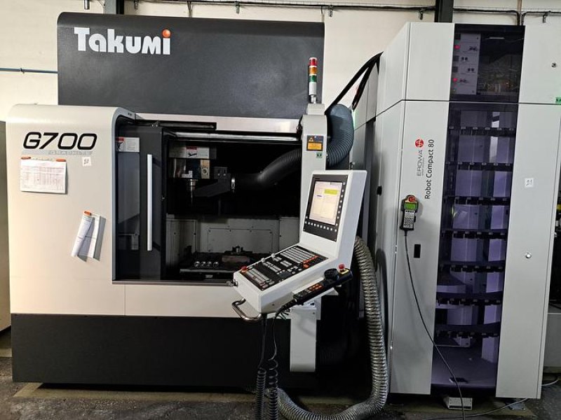Centro de maquinação TAKUMI G700 + robot EROWA Compact 80