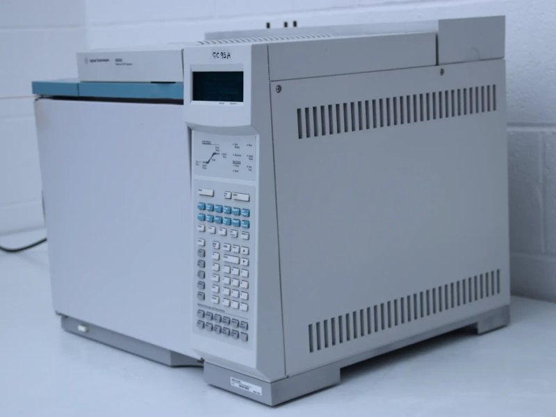 Agilent 6890N Net Gas Chromatograph