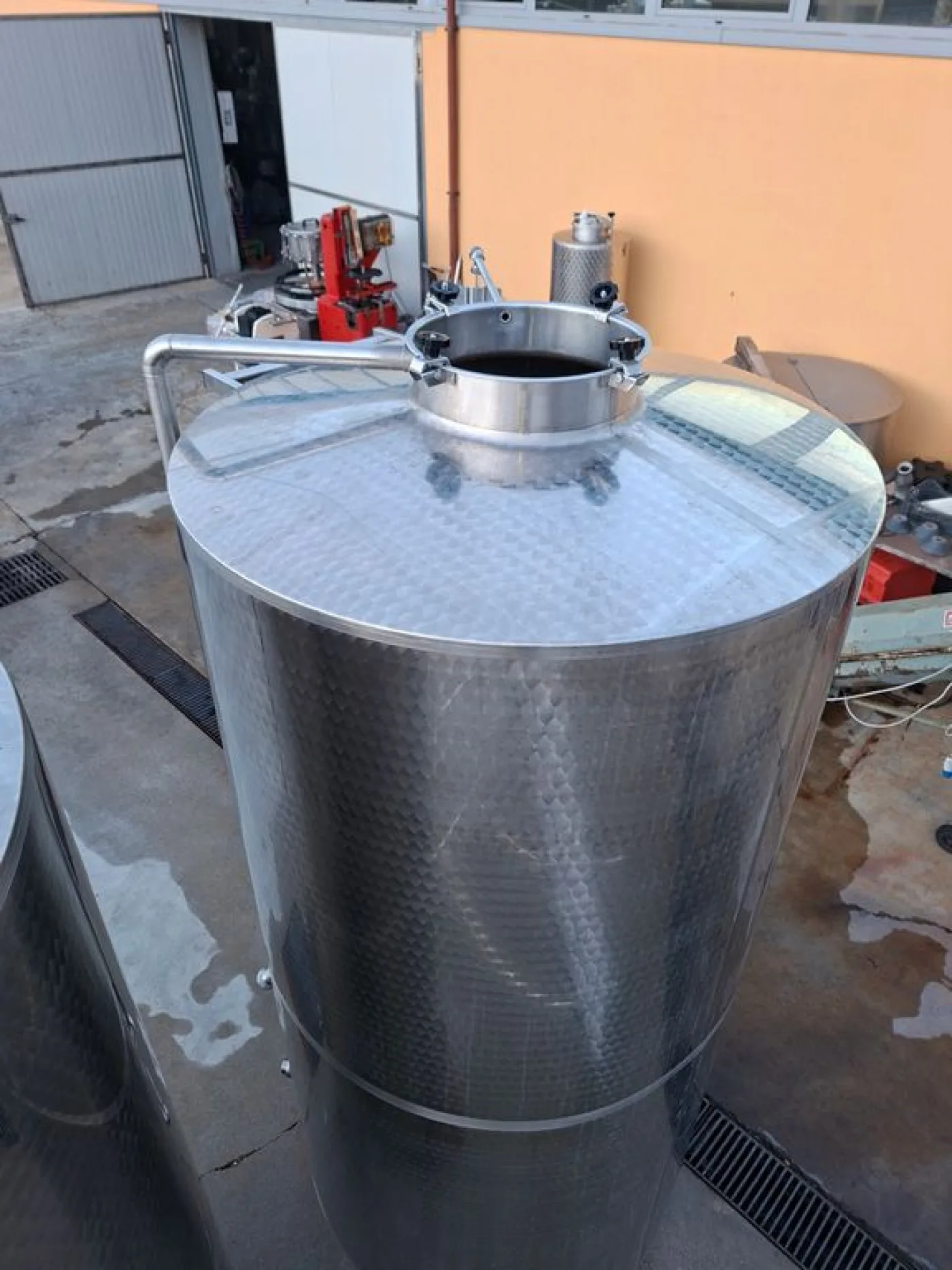 STAINLESS STEEL TANKS, L.A. INOX FIRM, CAPACITY 3000 LITERS (30 HL), VINIFICATION/STORAGE MODEL, SECOND HAND EQUIPMENT - 8
