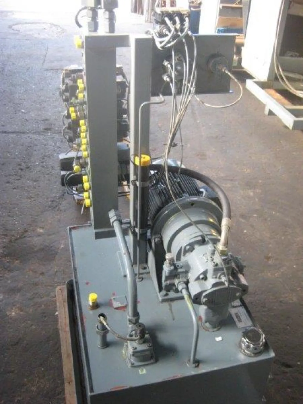 UNIVERSAL Hydraulik 1987