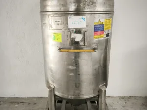 USED 500 LITER STAINLESS STEEL TANK