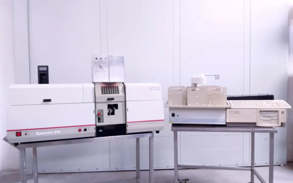 SPETTROMETRO AD ASSORBIMENTO ATOMICO – VARIAN – MOD.SPECTRAA-800