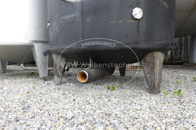 Hot water tank