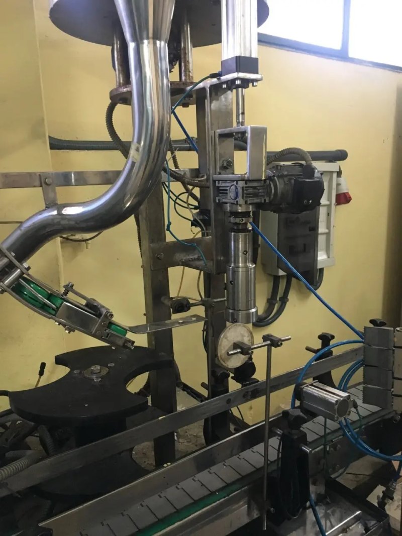 USED FAMSER A.SERRANO CARRIER FILLING AND CLOSING MACHINE