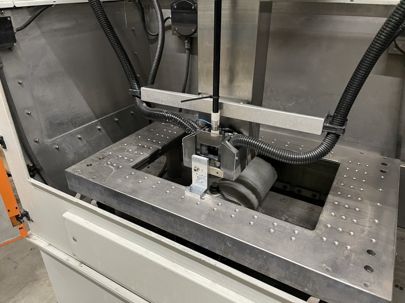 MACHINE A ETINCELER A FIL”CHARMILLES” ROBOFIL 440